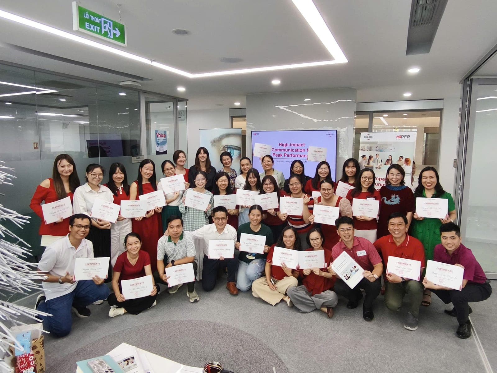 Certificate presentation at the High-Impact Communication workshop with CMA CGM participants